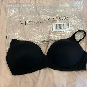NEW with Tags. Victoria’s Secret bra in Black. Size 34D. No Wire - Body by VS
